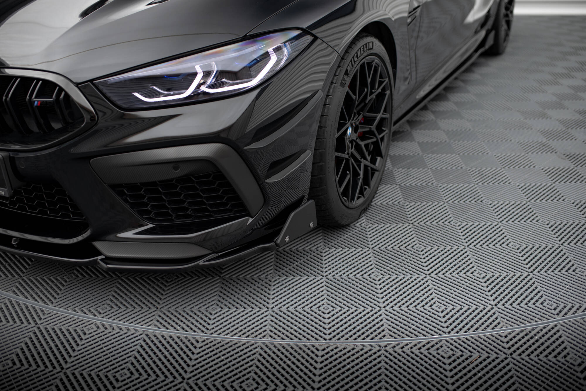 pol_po_Front-Splitter-V-1-Flaps-BMW-M8-Gran-Coupe-F93-Coupe-F92-12790_5 pol_po_Front-Splitter-V-1-Flaps-BMW-M8-Gran-Coupe-F93-Coupe-F92-12790_5